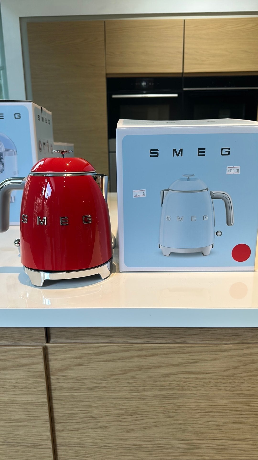 Smeg KLF05RDEU waterkoker rood, 1 tot 2 liter, Ophalen, Nieuw, Inox