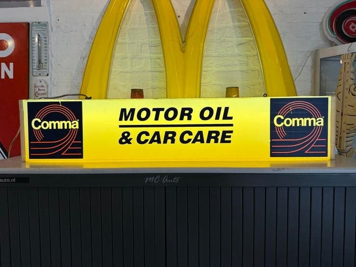 Comma Motor Oil & Car Care Lichtbak - Vintage Reclame