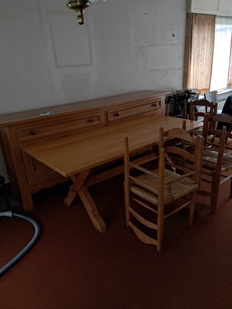 Kast, tafel en stoelen, Ophalen