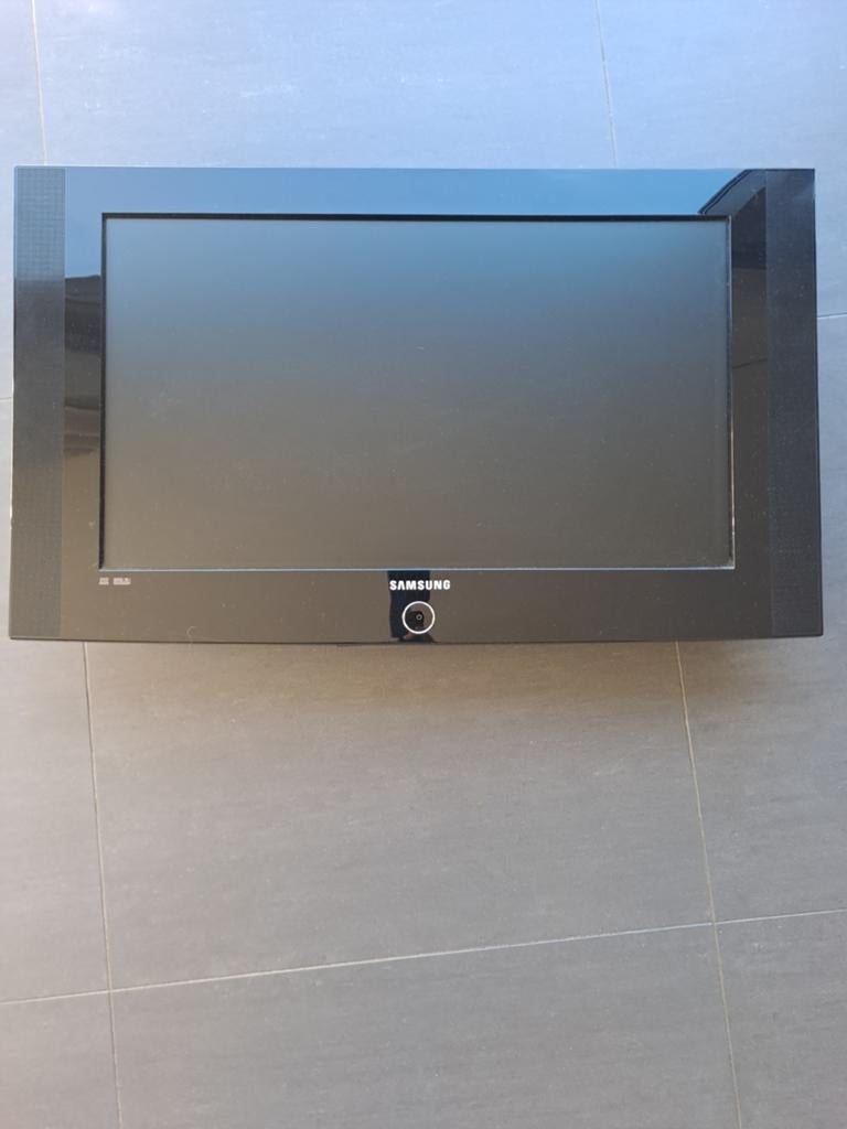 Tv Samsunng met muurbeugel 66cm scherm, Ophalen, Samsung