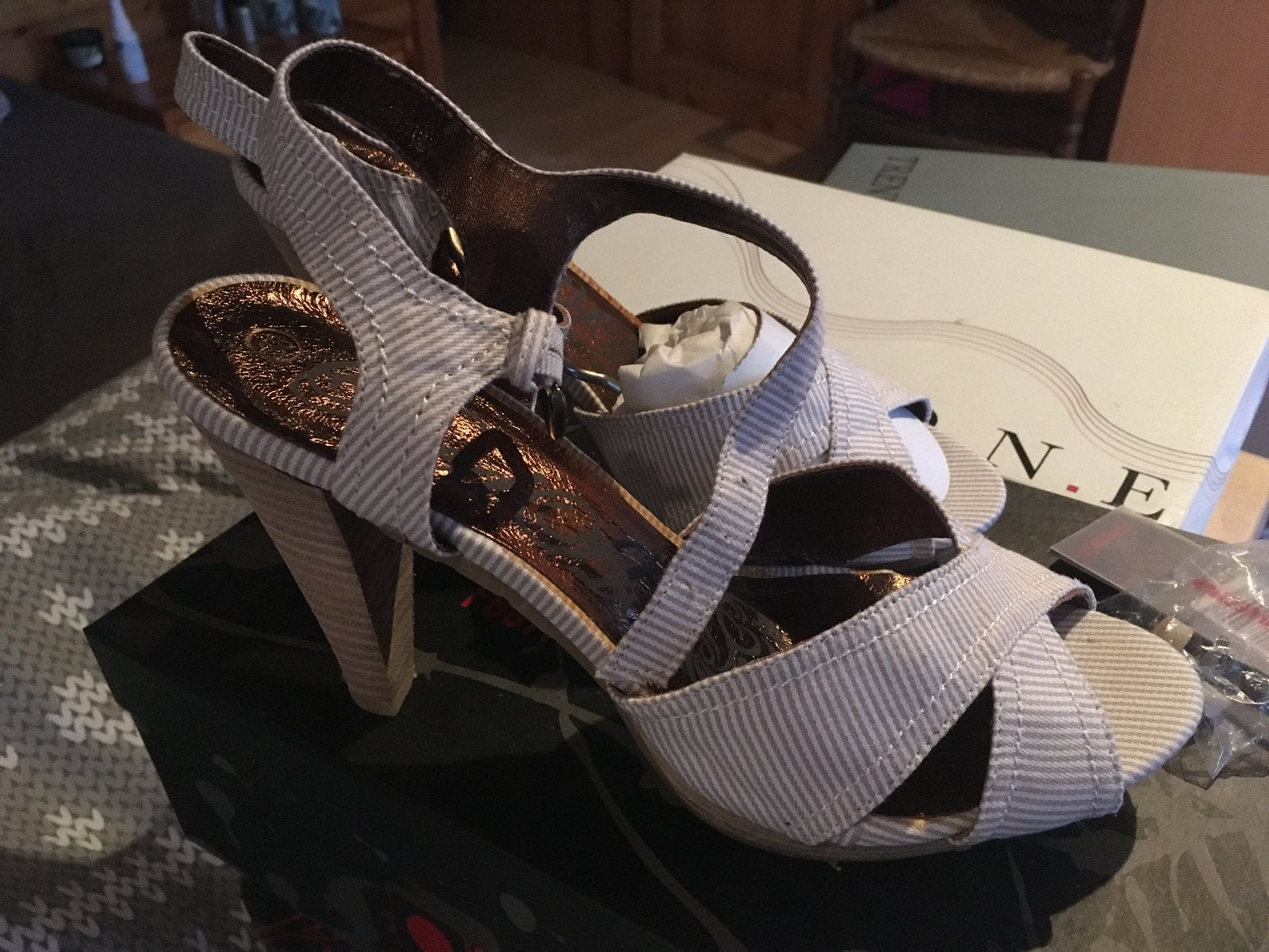 Red Hot pump met hoge hak, Wit, Nieuw, Ophalen of Verzenden, Schoenen met hoge hakken