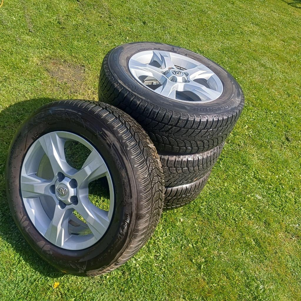 Toyota rav 4 ou land cruiser, Autos : Pièces & Accessoires, Pneus & Jantes, Enlèvement, Pneus et Jantes