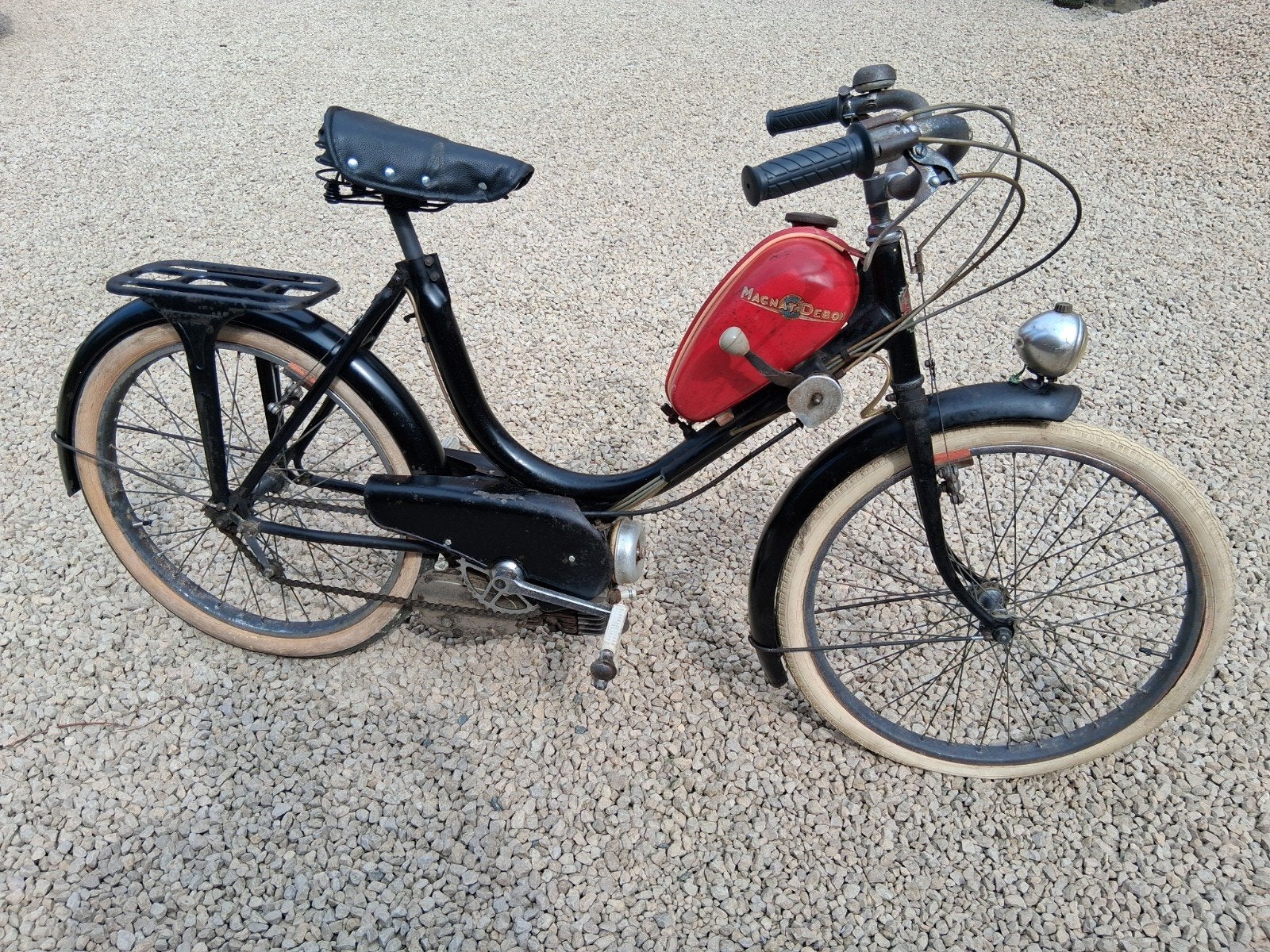 Mobylette Monet-Goyon 1950

Belle patine à redémarrer, Vélos & Vélomoteurs, Cyclomoteurs | Oldtimers & Ancêtres, Enlèvement, Autres marques