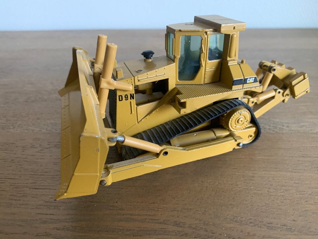 NZG modelle bulldozer D9N  CAT schaal 1:50, Hobby en Vrije tijd, Ophalen of Verzenden, Gebruikt, Hijskraan, Tractor of Landbouw