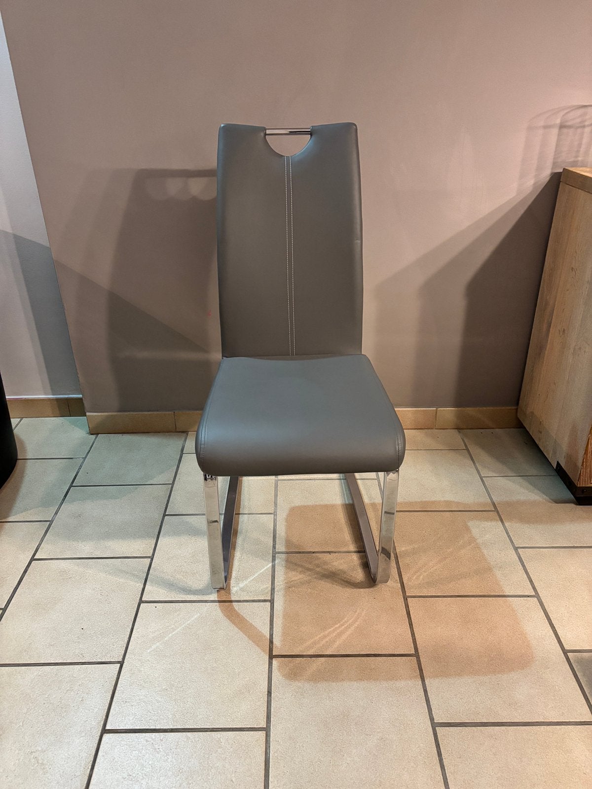 Set van 6 moderne grijze eetkamerstoelen, Huis en Inrichting, Ophalen, Zo goed als nieuw, Grijs, Leer