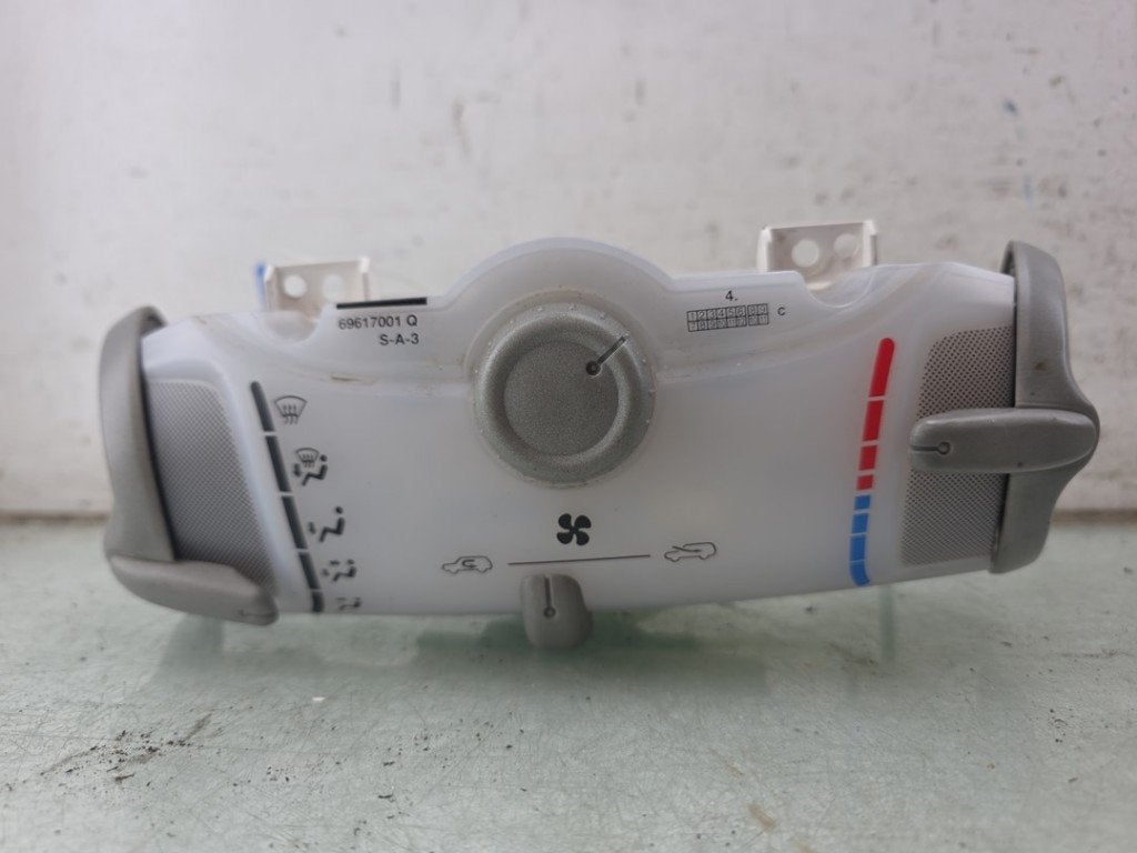 BEDIENINGSPANEEL VERWARMING Toyota Aygo (B10), Gebruikt, Kundenbetreuung@toyota.de, Toyota, Toyota-Allee 2
50858  Köln, DE