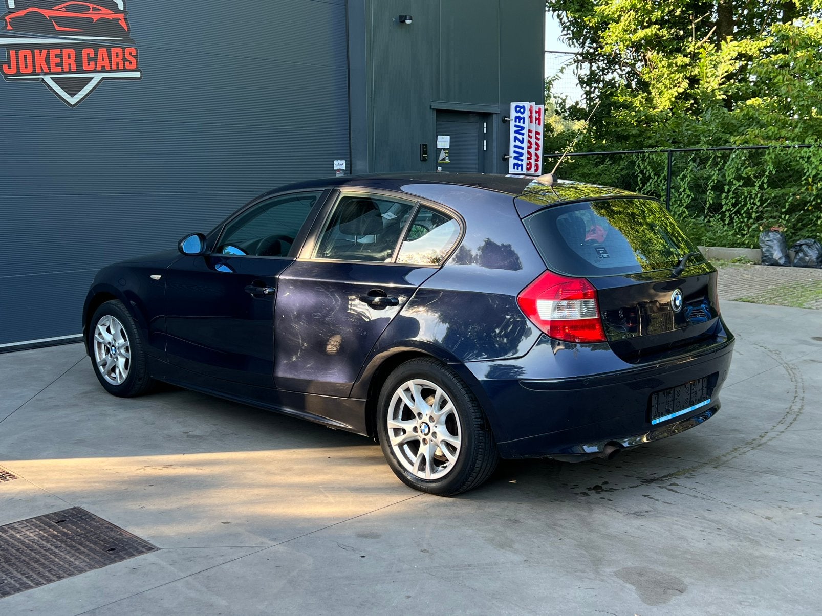 BMW 118i 2.0 BENZINE – AIRCO & CRUISE CONTROL, Auto's, 1 Reeks, Zwart, 4 cilinders, Blauw