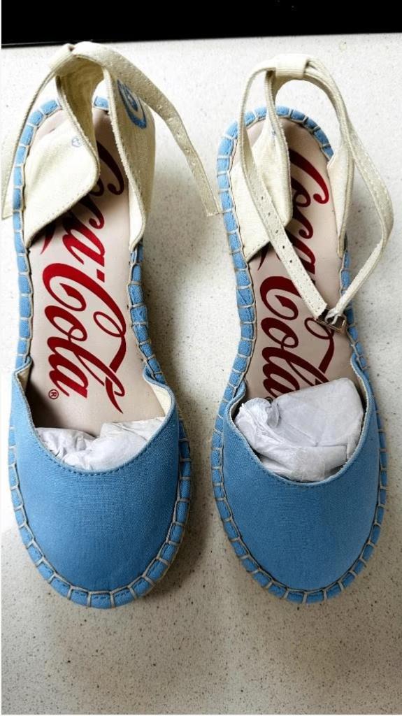Espadrilles dames maat 36 Coca Cola, Neuf, Espadrilles, Enlèvement ou Envoi, Autres couleurs