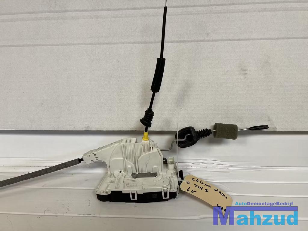MERCEDES C KLASSE W204 Links voor deurslot A0997200735, Mercedes-Benz AG, Mercedes-Benz, Utilisé, Mercedesstrasse 120
70372  Stuttgart, DE