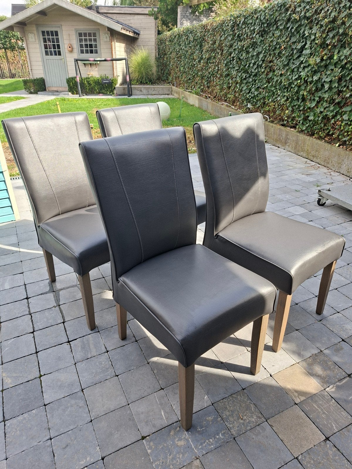 4 lederen stoelen, Ophalen