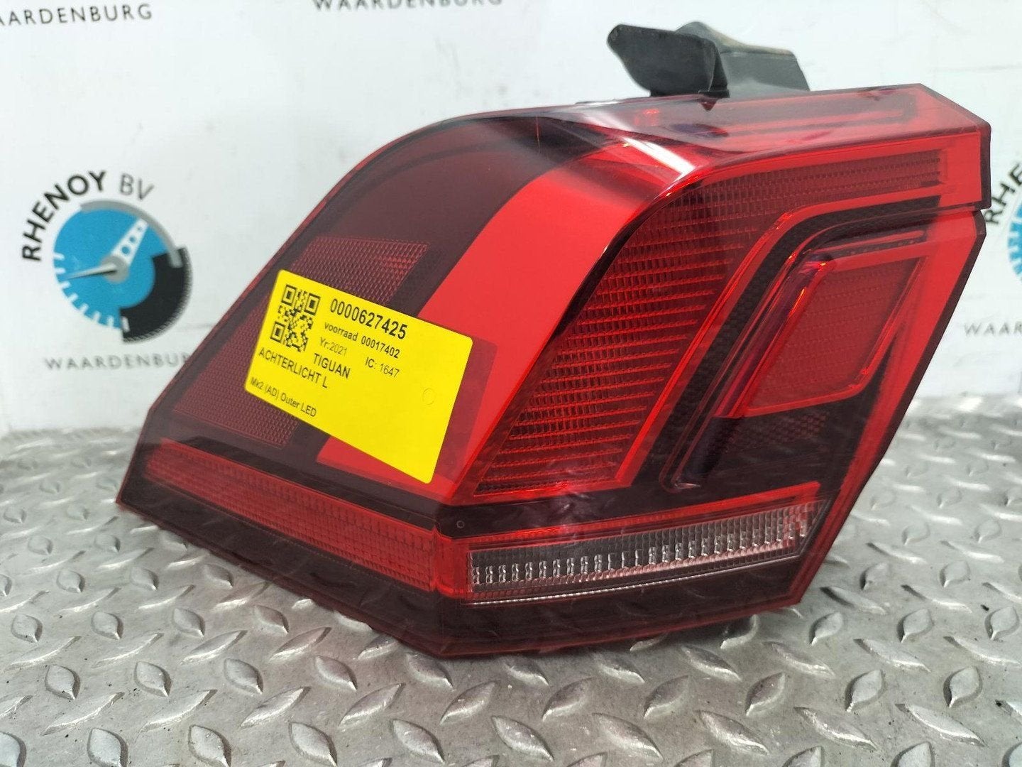 VOLKSWAGEN TIGUAN AD1 2.0 TDI Comfortline BlueM. ACHTERLICHT, Enlèvement ou Envoi, Utilisé, ARN reconnu