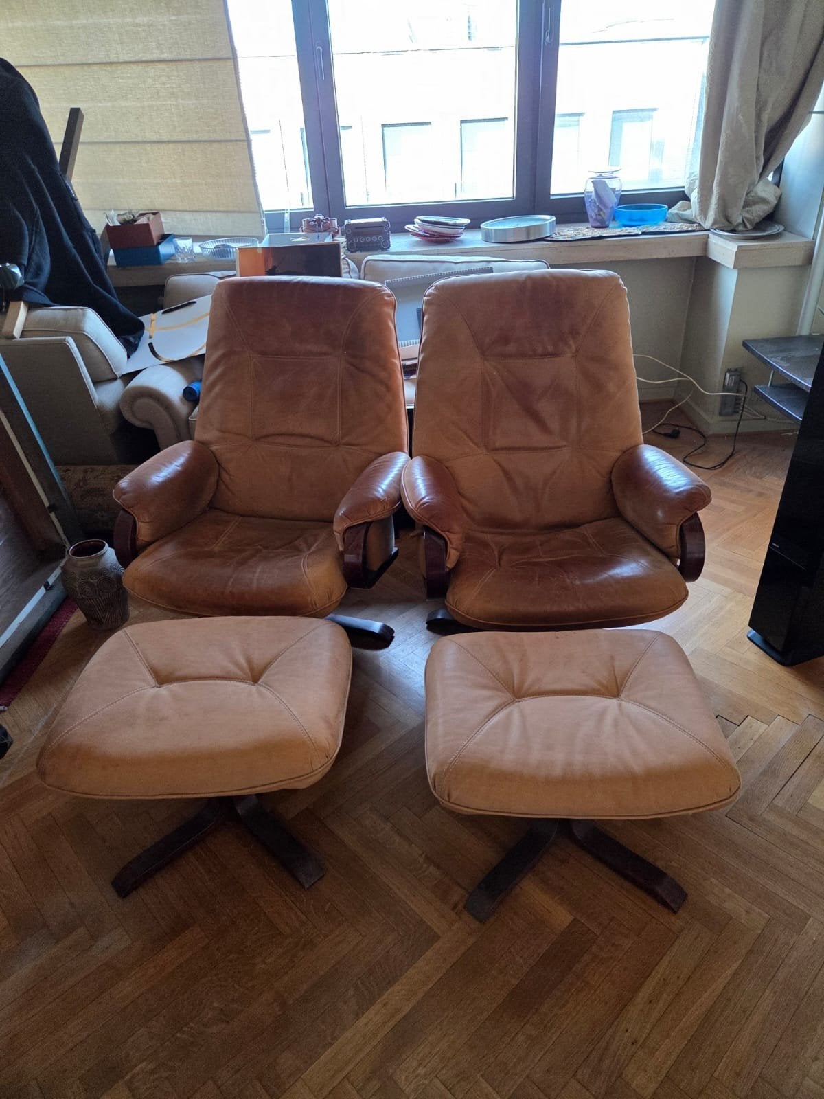 Fauteuils scandinaves cuir cognac + repose-pieds, Enlèvement, Bois
