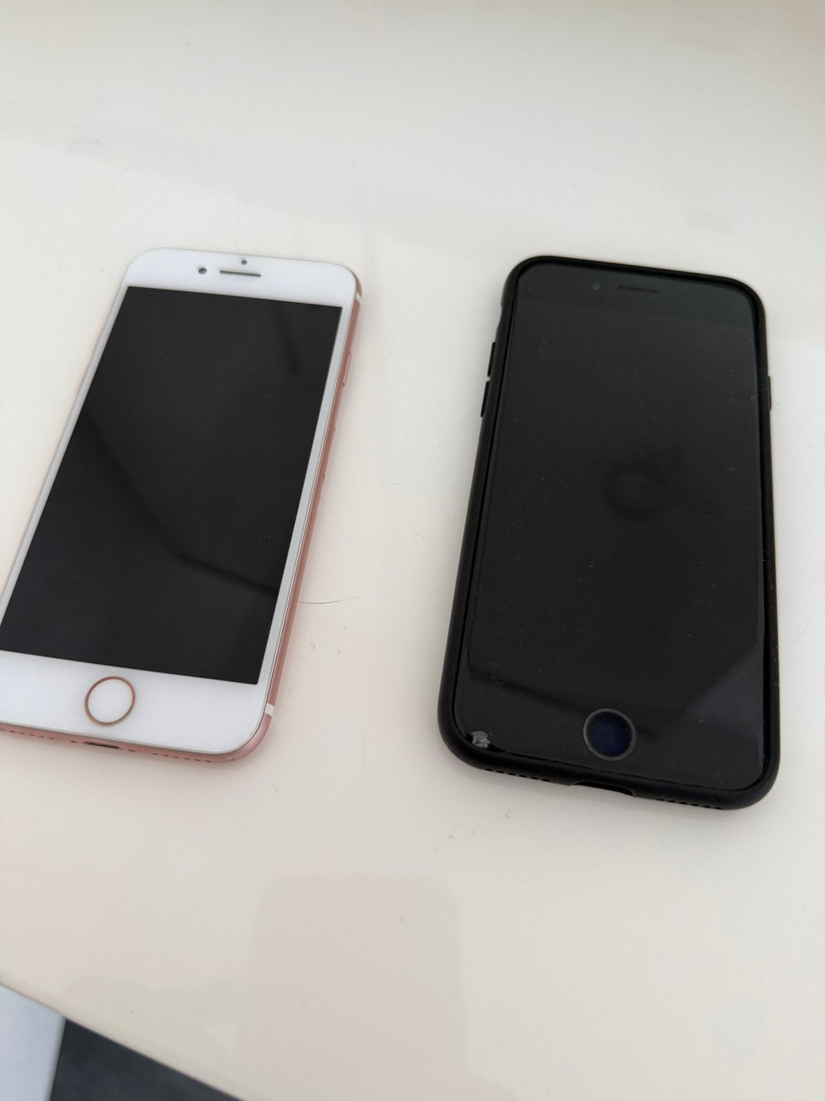 2 iphone 7 zwart en goudkleur, Telecommunicatie, Mobiele telefoons | Apple iPhone, Ophalen, Zo goed als nieuw, Zwart, IPhone 7