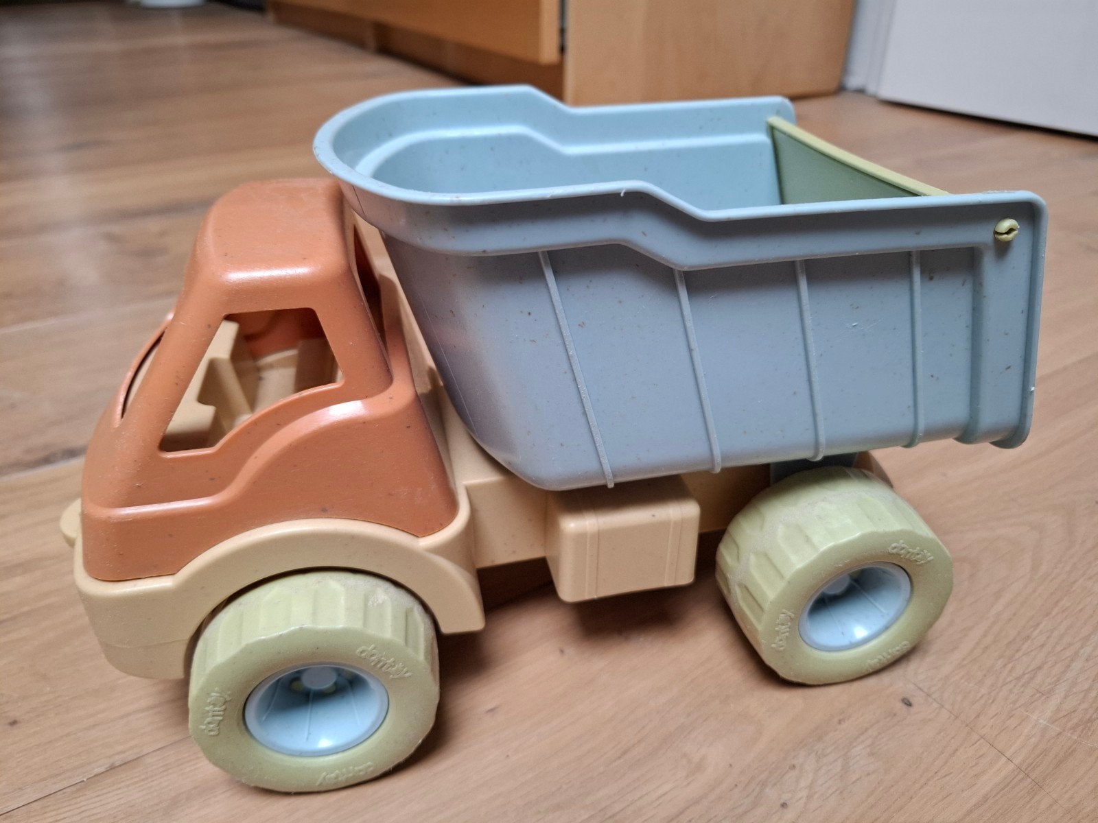 Camion à benne basculante Dantoy Bioplastic, Enfants & Bébés, Jouets | Véhicules en jouets, Enlèvement