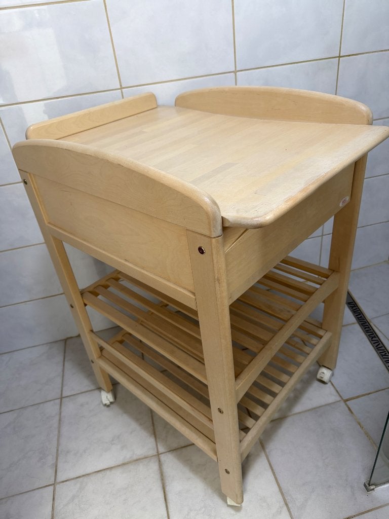 Verzorgingstafel, Ophalen