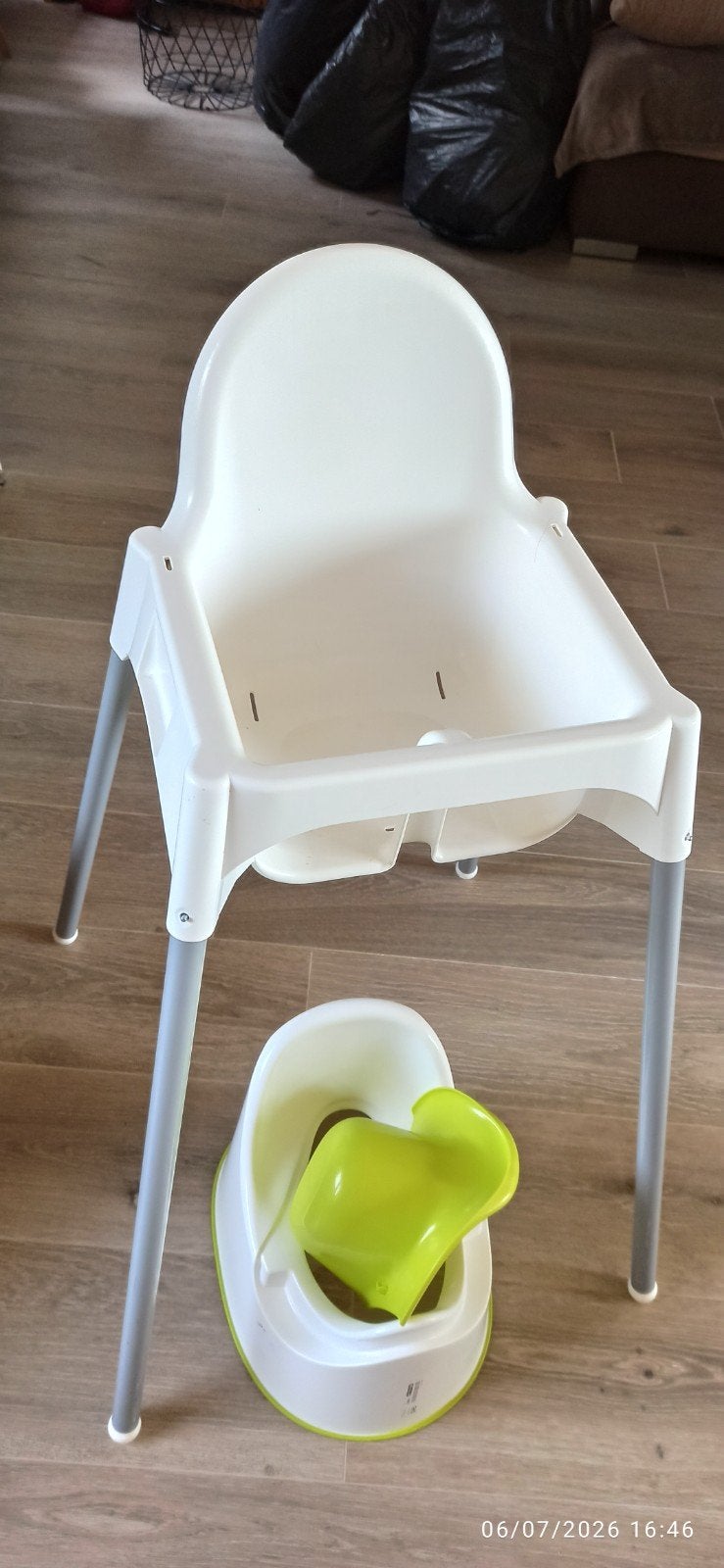 Chaises hautes IKEA plus lunette de toilette, Enlèvement