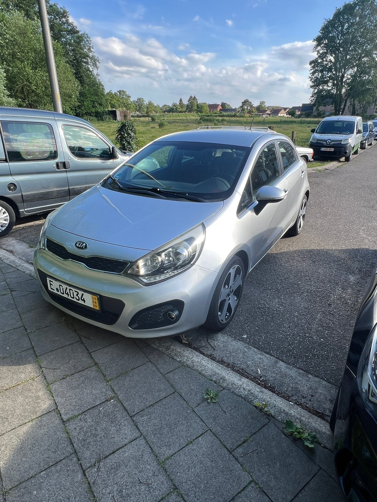 Kia rio, Auto's, Voorwielaandrijving, Stof, Zwart, 4 cilinders