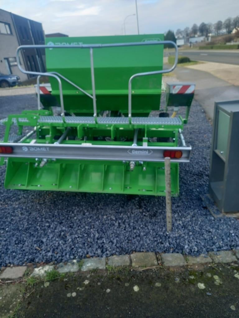 PLANT MACHINE, Zakelijke goederen, Ophalen
