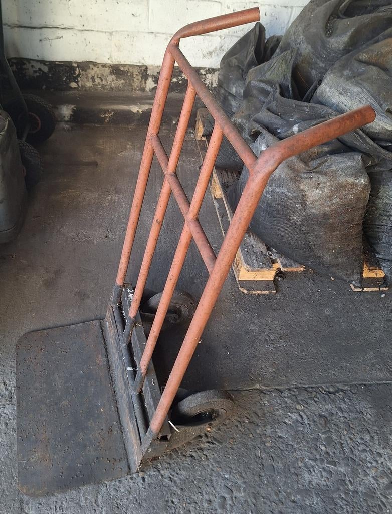 Steekwagen duveltje, Zakelijke goederen, Ophalen