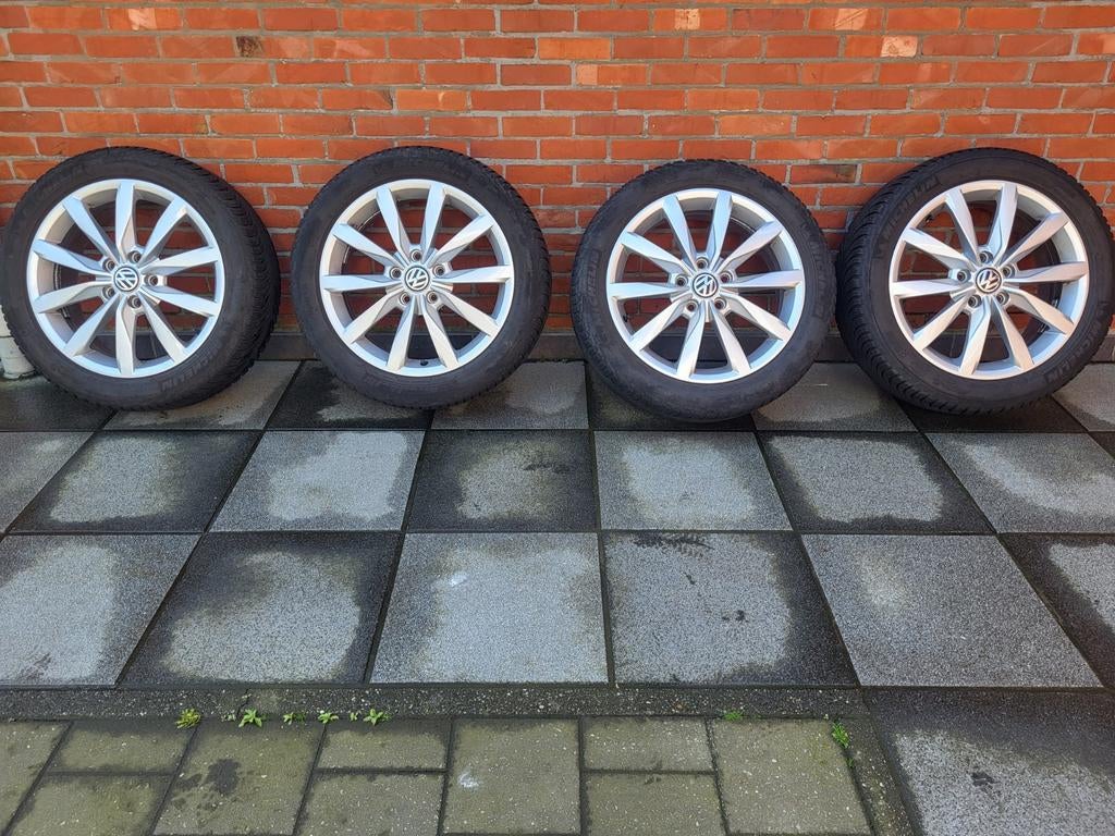 Pneus d'hiver Michelin avec jantes de 17 pouces d'origine Vo, Autos : Pièces & Accessoires, Pneus & Jantes, Pneus et Jantes, Pneus hiver