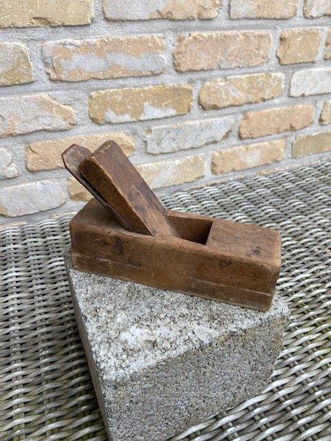 Houtschaaf vintage, Ophalen