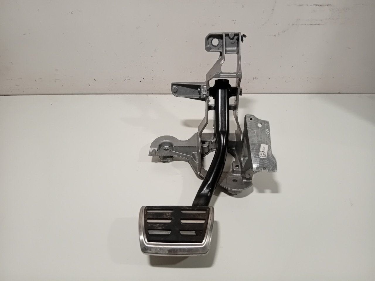 Rempedaal Audi Q8, Onderdelen@venauto.nl, Van der Ven Autorecycling B.V., Gebruikt, Ettenseweg 76, 4706 PB Roosendaal, The Netherlands