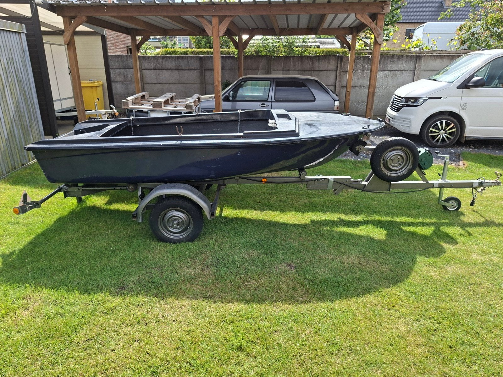 Vissersbootje met trailer en elektromoter,, Ophalen, Trailer
