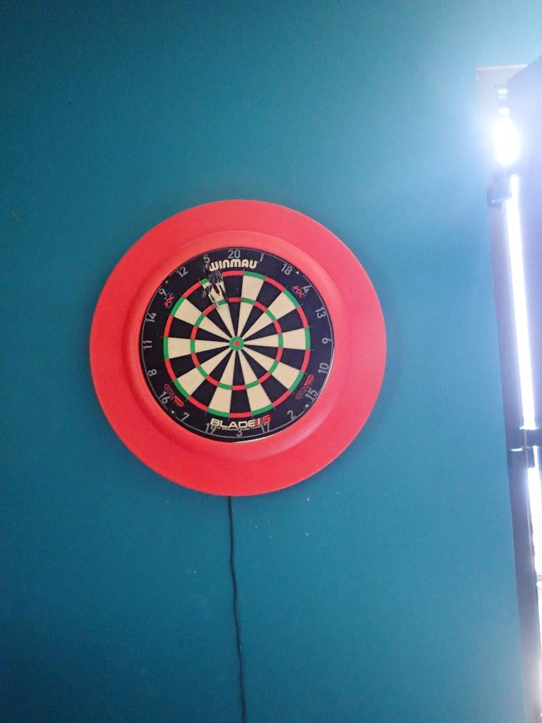 Darts set incl mat, led verlichting BLADE 6 triple core, Sport en Fitness, Darts, Ophalen, Zo goed als nieuw, Dartbord, Soft tip