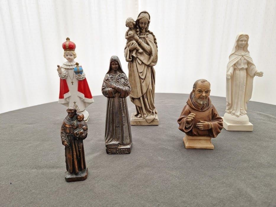 Assortiment religieuze beelden, Ophalen