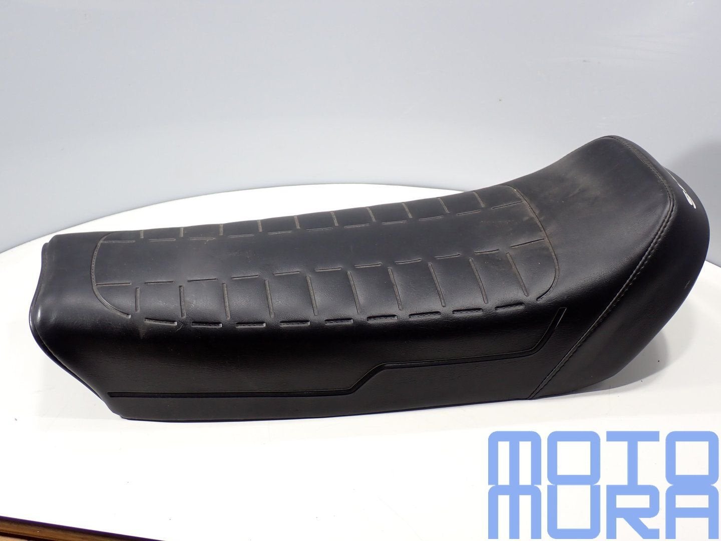 uniek nieuw Zadel voor de Suzuki RG50 1978 Samurai seat budd, Fietsen en Brommers, -, -, Nieuw, Ophalen of Verzenden