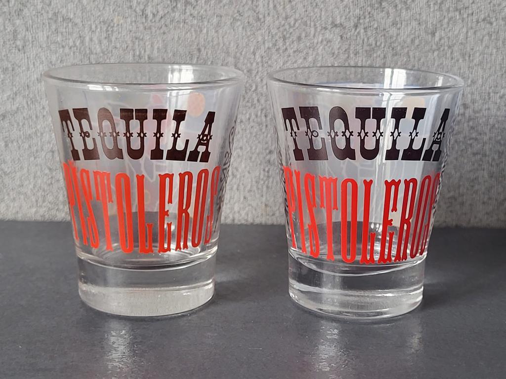 Tequila pistoleros - Lot de 2 verres vintage, Enlèvement ou Envoi, Comme neuf