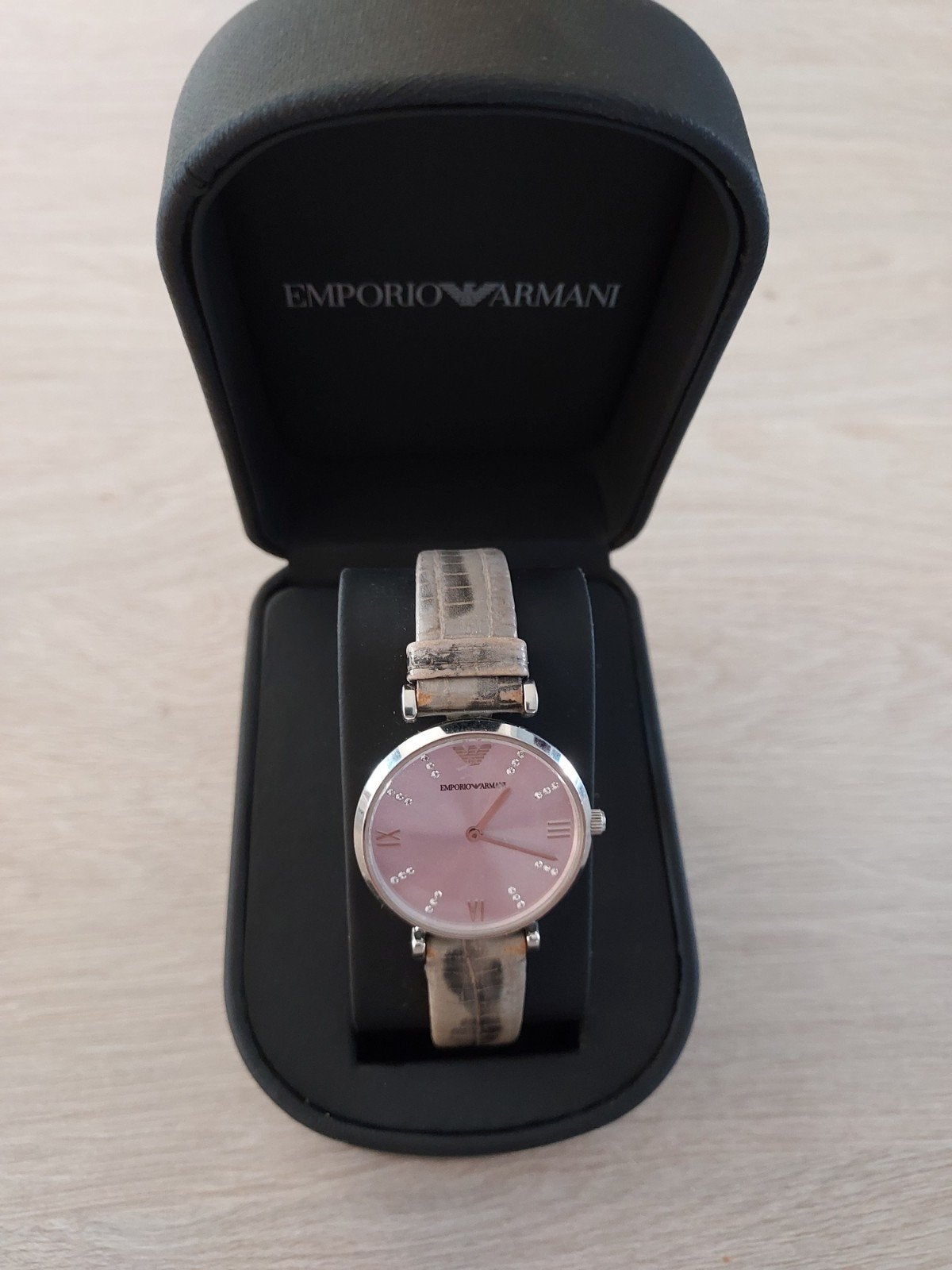 Emporio Armani Gianni T-Bar dameshorloge model AR1882, Ophalen of Verzenden, Gebruikt, Polshorloge, Leer