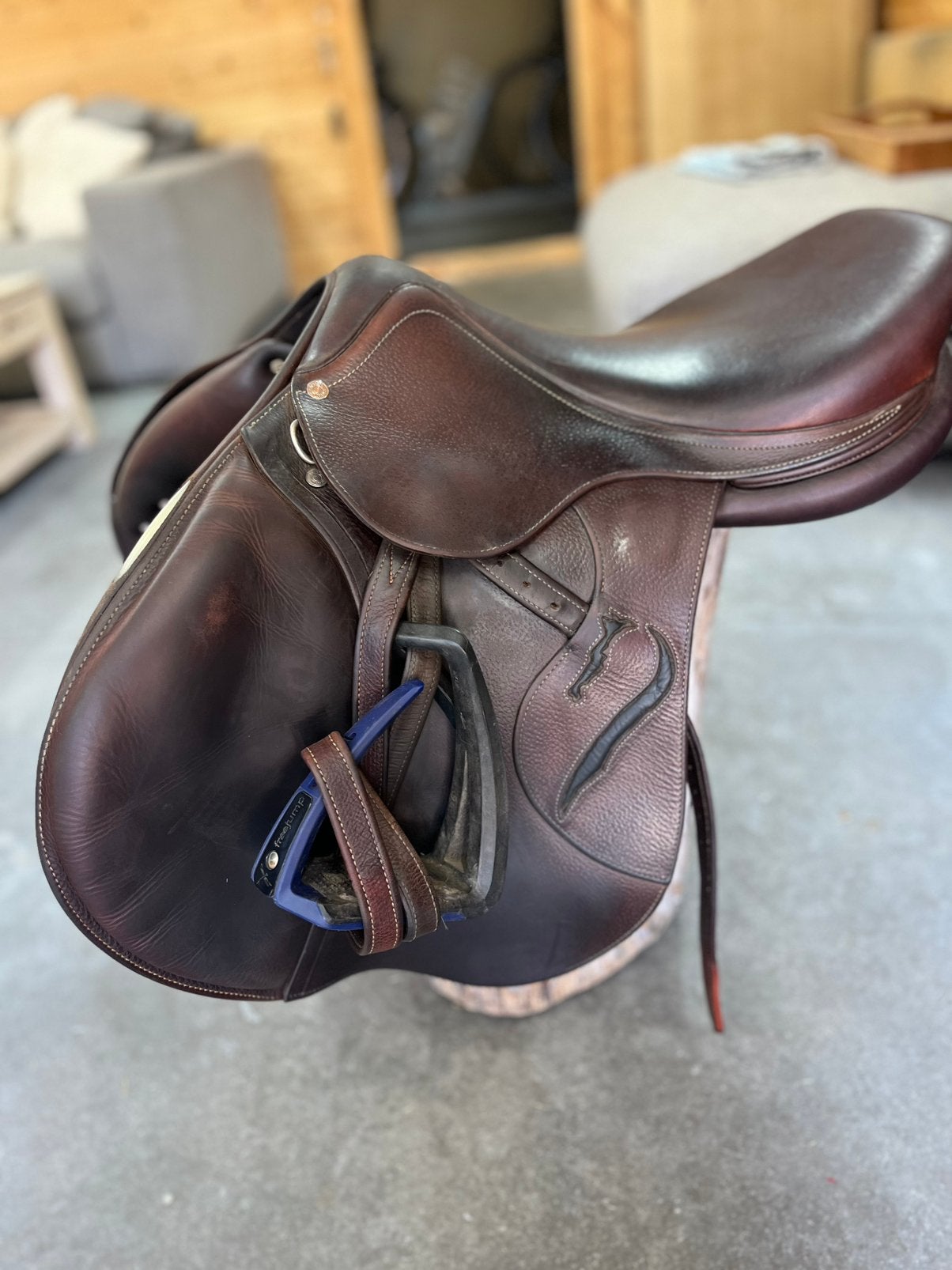 Springzadel Antarès 17.5 inch, Siège semi-creux, Housse de selle incluse, L (17.5 pouces), Moyen