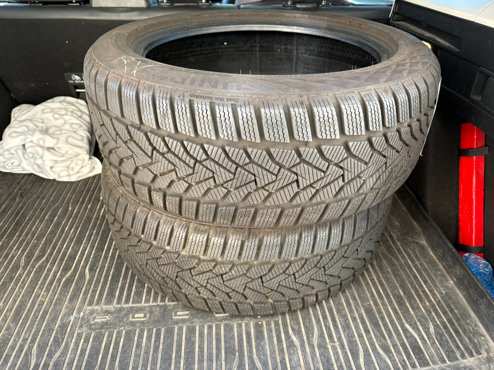 2 pneus Uniroyal Winter Expert 215/50 R17, Autos : Pièces & Accessoires, Enlèvement, Utilisé, Pneus hiver, 215 mm