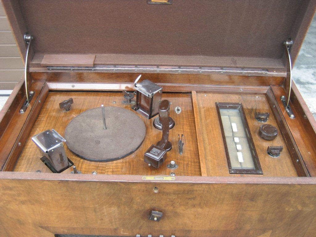 Radiomeubel  met platenspeler, Enlèvement