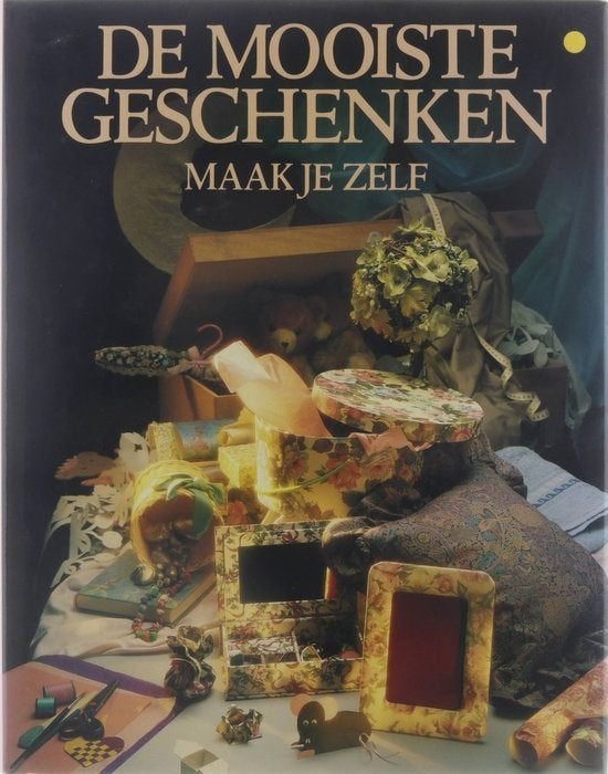 Boek: De mooiste geschenken maak je zelf, Livres, Fabrication de bijoux, Enlèvement ou Envoi, Comme neuf, M & P uitgeverij Weert