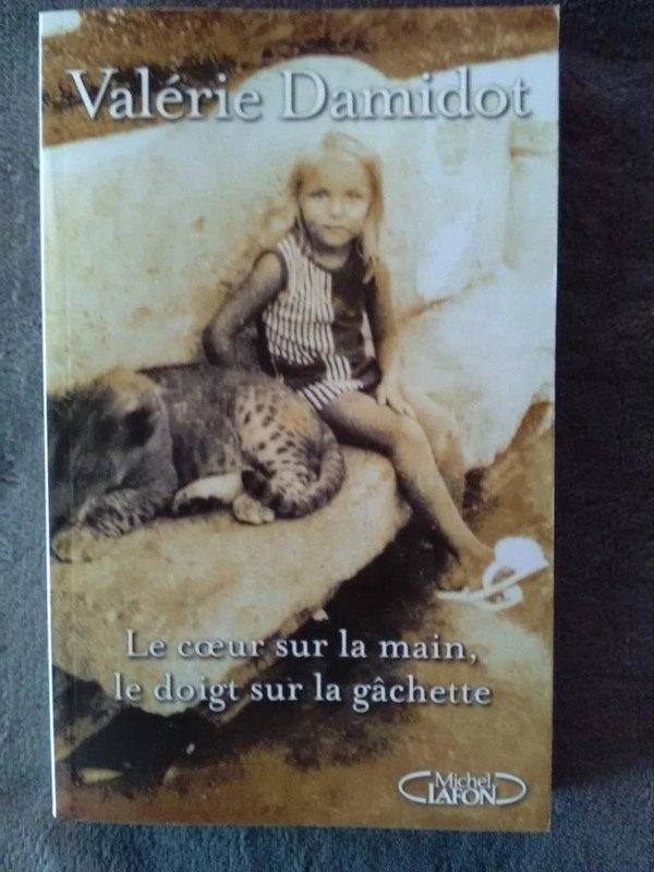 "Le coeur sur la main, le doigt sur la gâchette" V. Damidot, Neuf, Enlèvement ou Envoi, Valérie Damidot, Cinéma, TV et Média