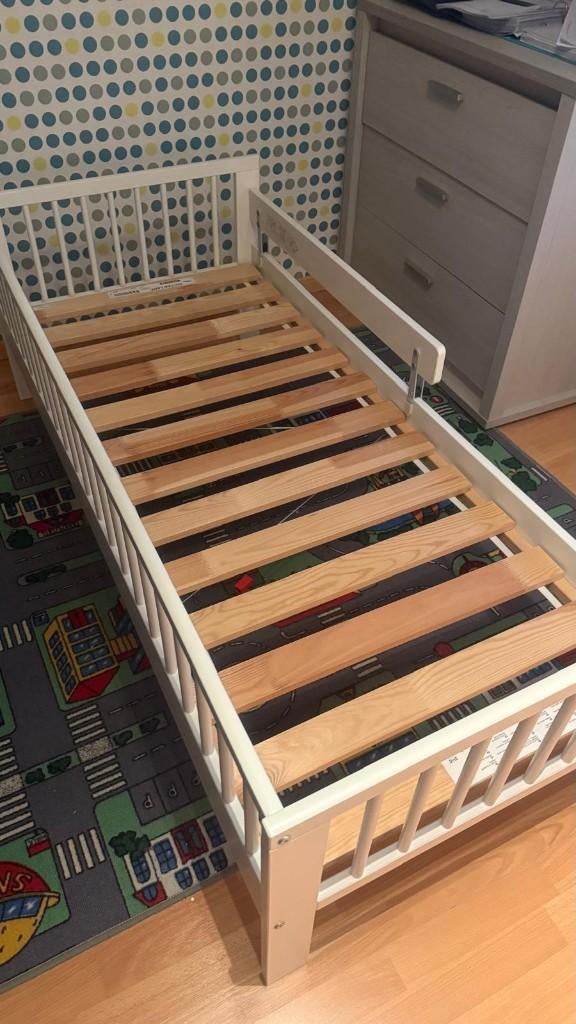 Peuterbed ikea inclusief matras en lattenbodem, Kinderen en Baby's, Kinderkamer | Bedden, Gebruikt, 70 tot 85 cm, 140 tot 160 cm