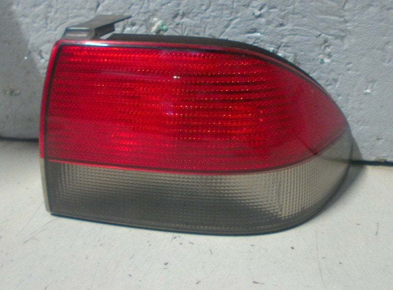 ARRIÈRE ENSEMBLE FEUX ARRIÈRES DROIT Saab 9-3 I (YS3D), Saab-de-info@saabgroup.com, Marienbergstraße  96
90411  Nürnberg, DE, Utilisé