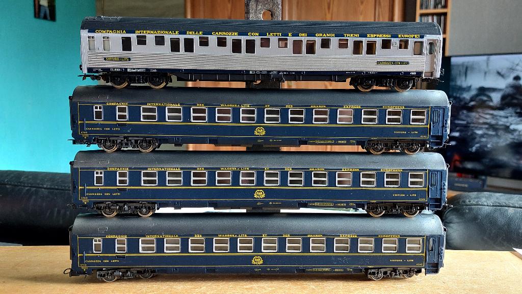 RIVAROSSI RAME DE 4 VOITURES CIWL HO, Hobby & Loisirs créatifs, Trains miniatures | HO, Utilisé, Envoi