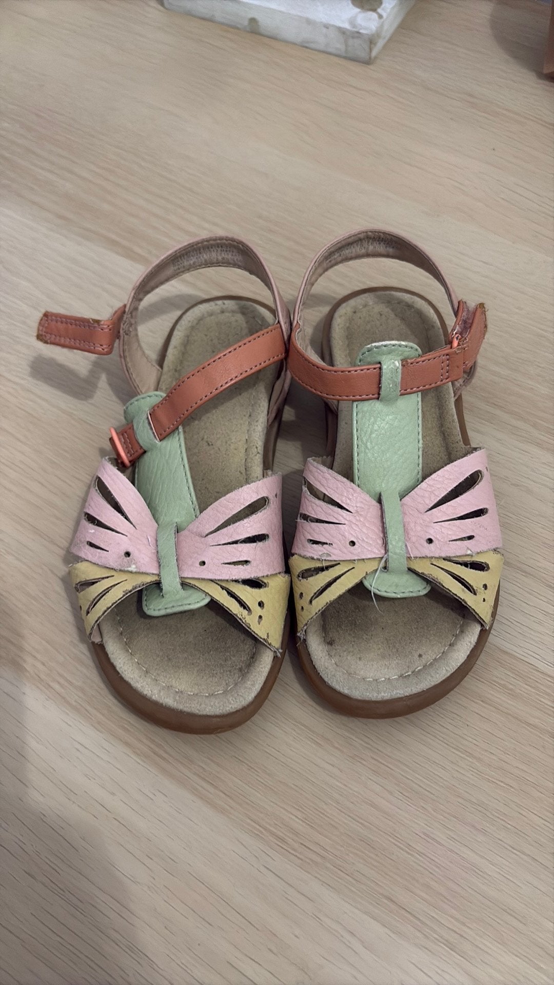 Sandales fille Next taille 29-papillon pastel rose vert jaun, Enlèvement ou Envoi, Utilisé, Fille