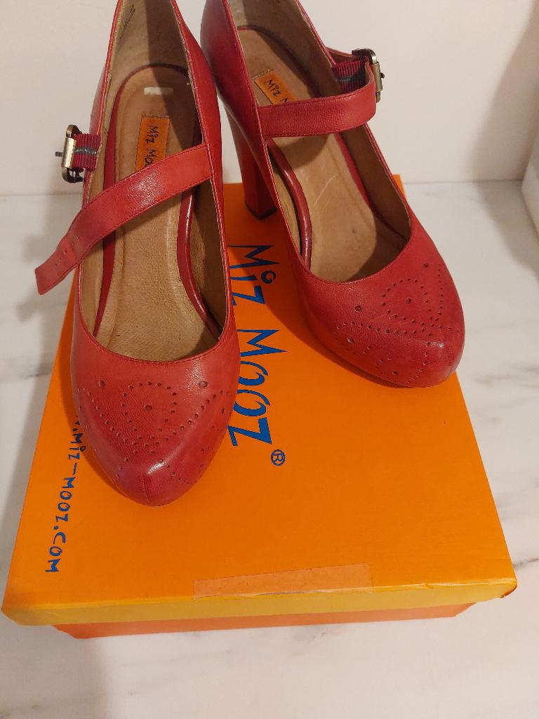 Rode lederen schoen met sluiting - 37, Kleding | Dames, Schoenen, Gedragen, Pumps, Rood, Ophalen