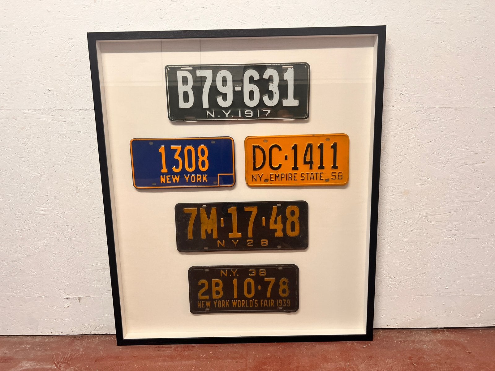 Collection New York License Plates 1917–1958 Encadrée, Comme neuf, Enlèvement, Sous verre, Industriel