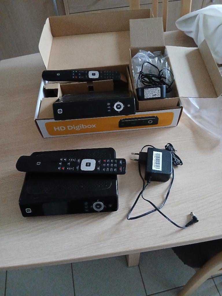2 X Digibox van telenet, Ophalen of Verzenden, Zo goed als nieuw