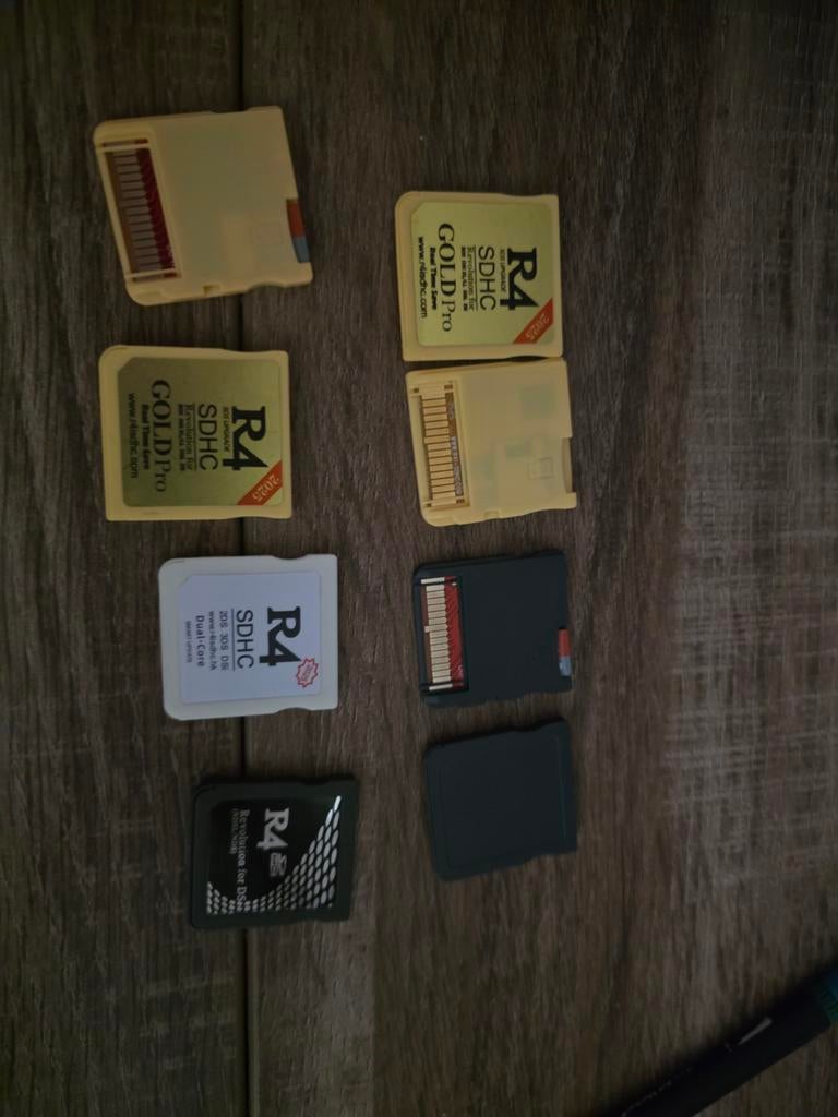 R4 kaart Nintendo (2/3) ds console., Ophalen of Verzenden, Nieuw, Vanaf 3 jaar