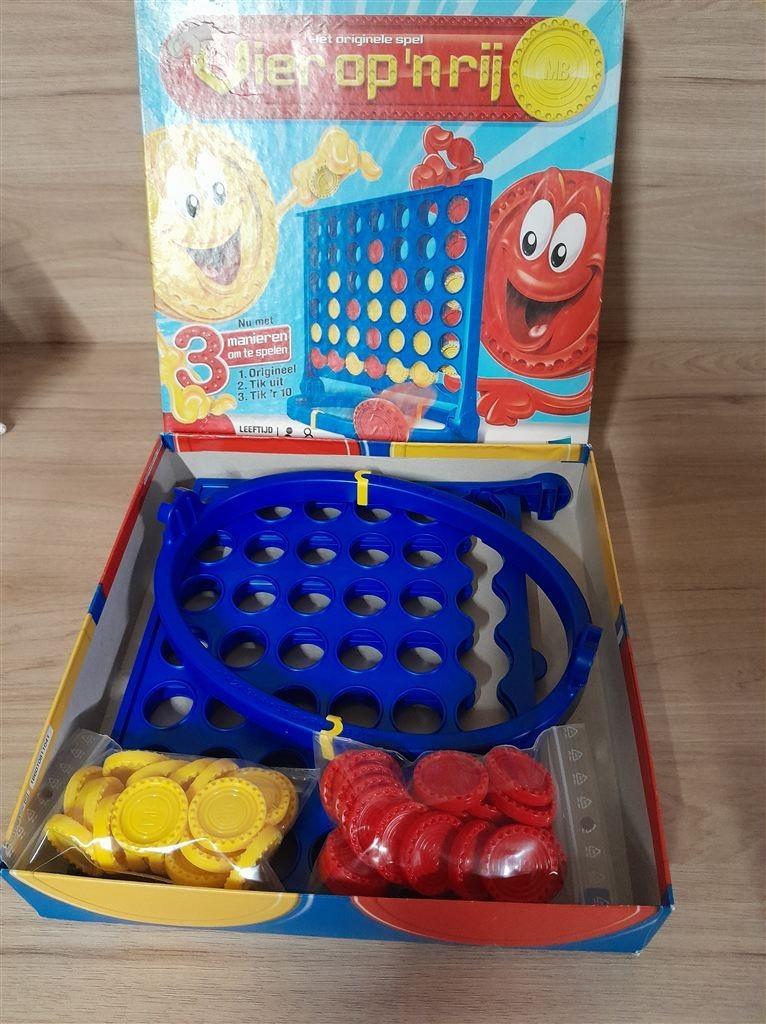 vier op een rij - s3344, Hobby en Vrije tijd, Gezelschapsspellen | Bordspellen, Verzenden, Zo goed als nieuw