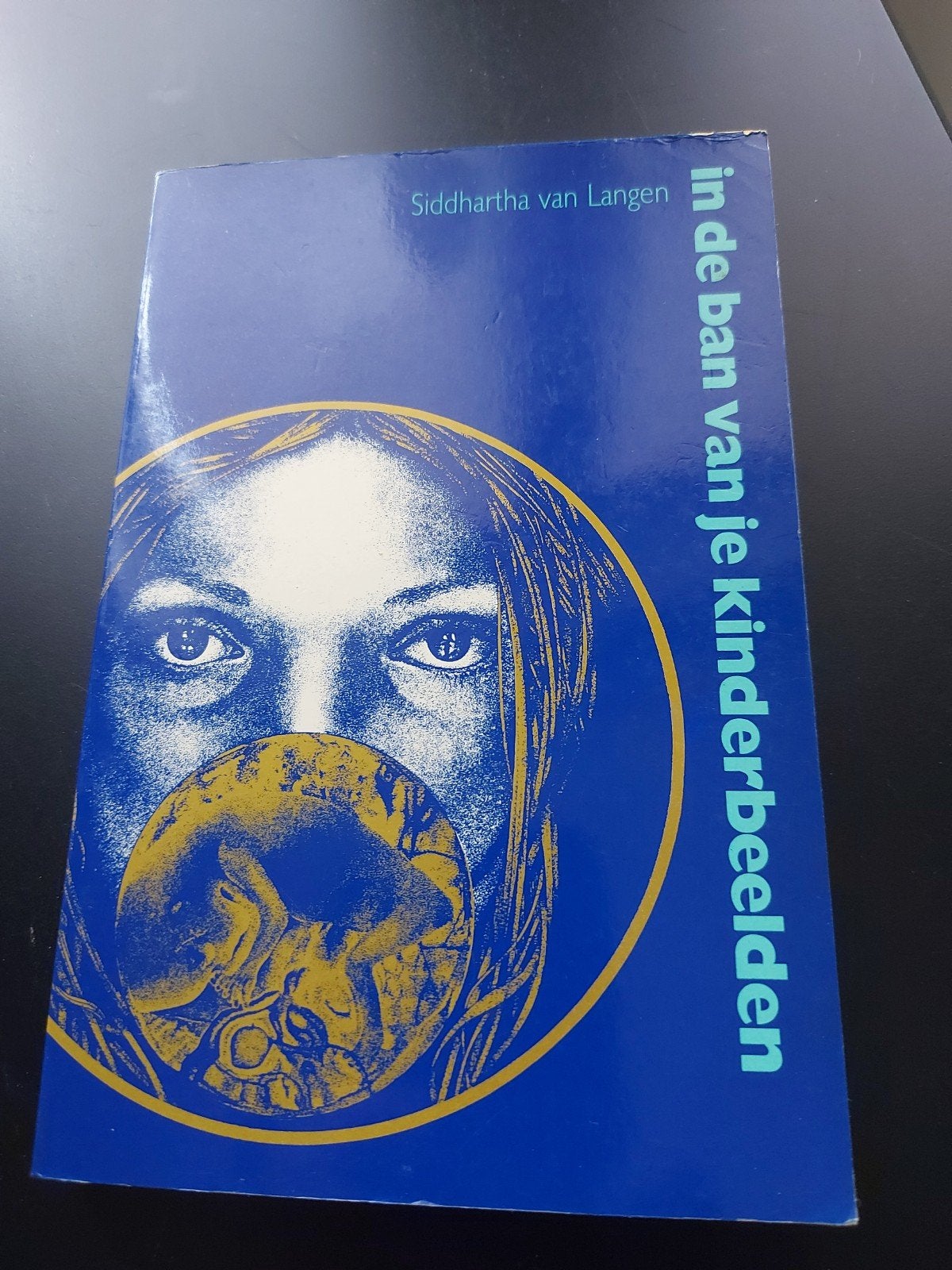 in de ban van kinderbeelden, Enlèvement