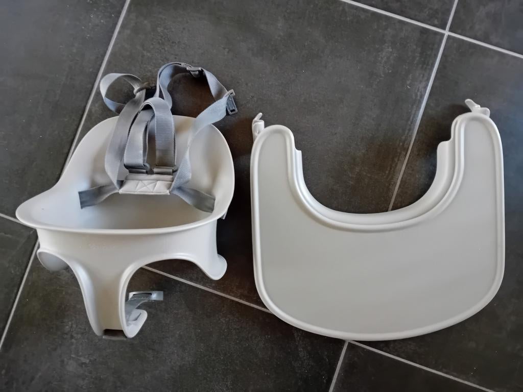 Cybex lemo stoelverkleiner, gordel en tafelblas, Enlèvement, Utilisé, Chaise évolutive, Ceinture(s)