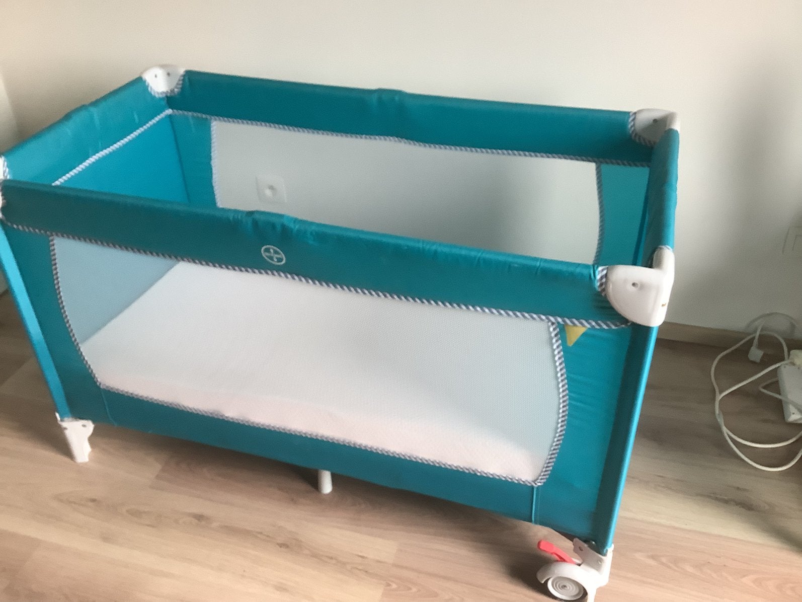 Bed voor baby’s/kindjes, en nieuwe matras erbij., Ophalen, Zo goed als nieuw, Matras