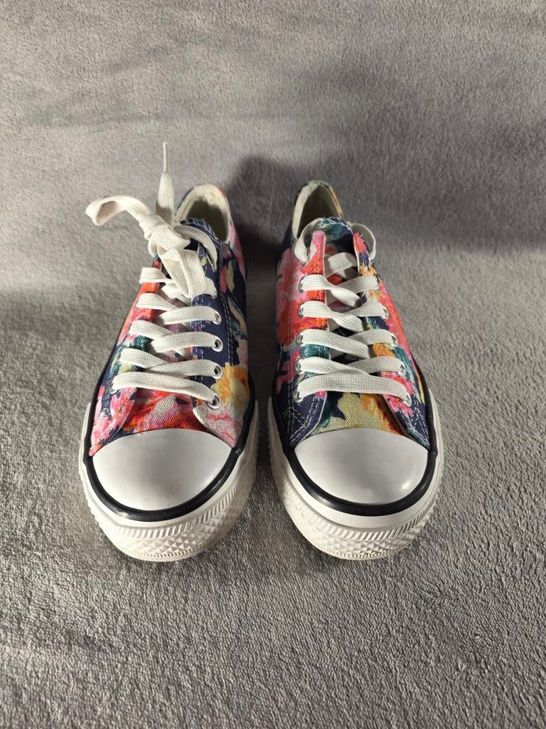 Tweedehands Bloemenprint Sneakers – Maat 37 – Kleurrijk, Ophalen of Verzenden